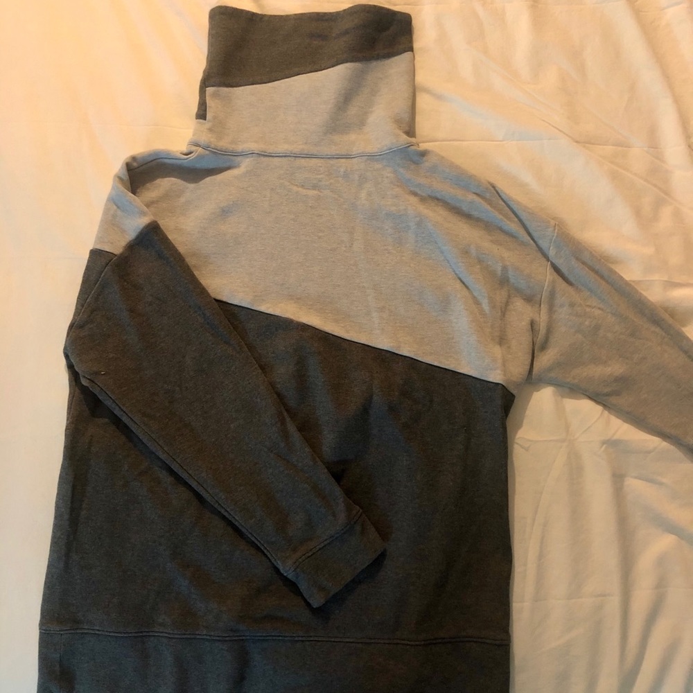 Gap Fit Turtleneck Sweatshirt